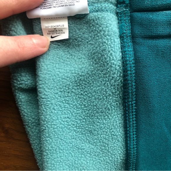 Nike Therma-Fit Hoodie Ladies Size Medium with Neon Green Details - Picture 3 of 8